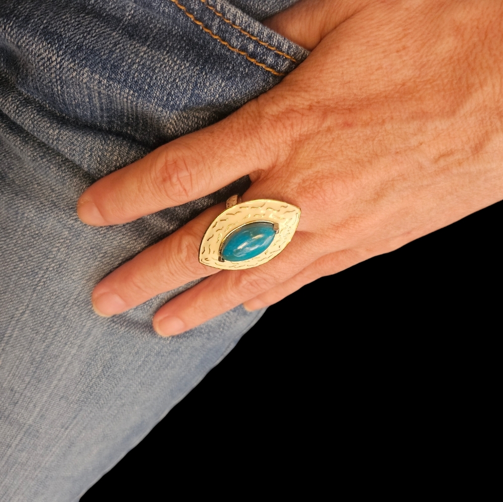 Opalina Ring